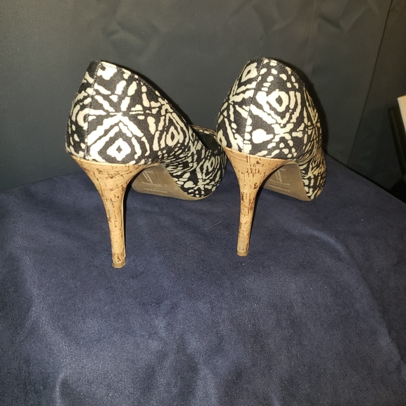 Wide width Peep toe heels - Picture 2 of 3